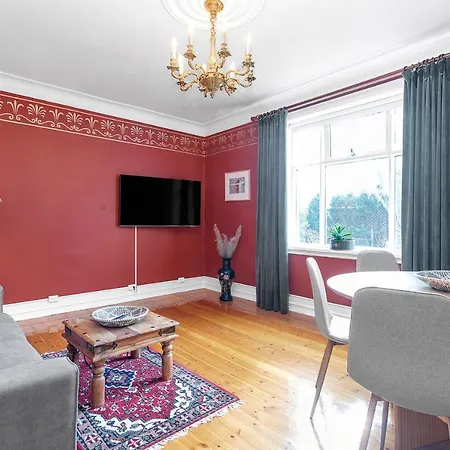 Charming - Amazing Downtown Location *