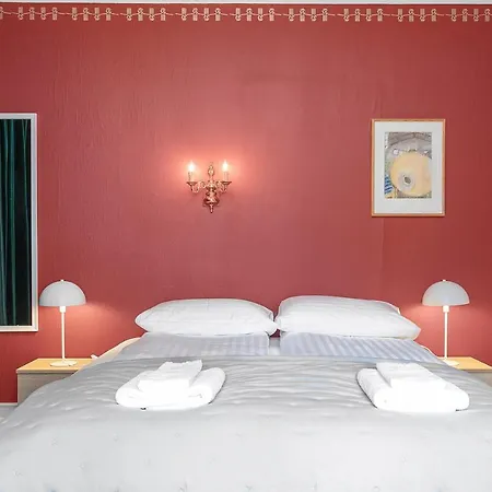 Charming - Amazing Downtown Location 公寓